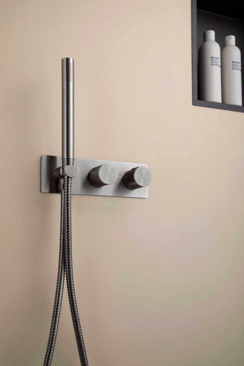 Thermostatic concealed 2 outlet shower valve with attached handset - Image 2